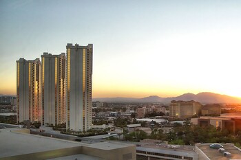 Aaa 3 Rooms 3 Bath Suite At The Signature Condo Hotel View from Hotel