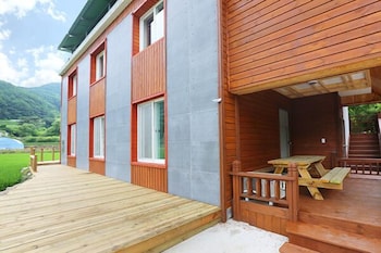 Muju Deogyu Mt. Forest Pension (موجو دئوگیو مت. فورست پانسیون) Exterior