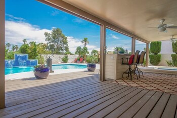 Luxurious 6br 7min To Las Vegas Strip BBQ/Picnic Area