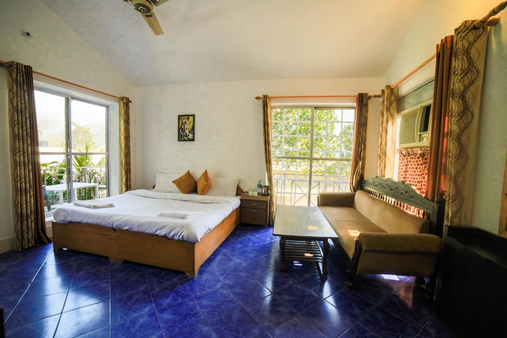 New Bhandari Swiss Cottage Guestroom
