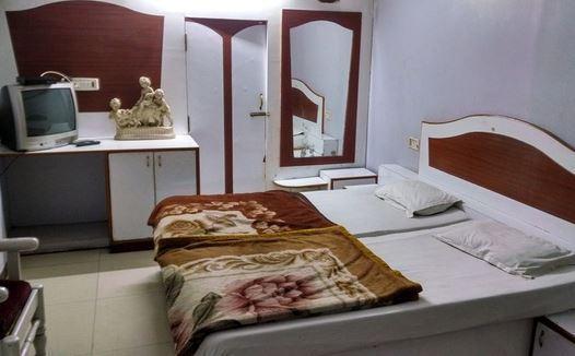 Hotel Paras 