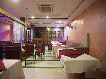 Oyo 11061 Hotel Awesome Restaurant
