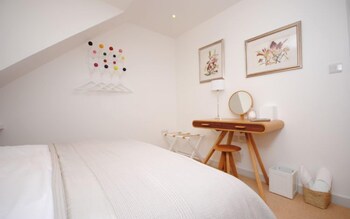 Oldbury Cottage Easthampnett 358958 Guestroom