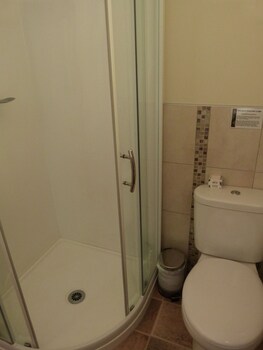 Morepork Riverside Lodge Bathroom