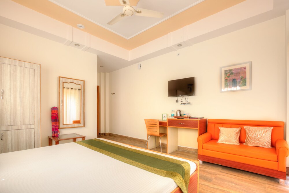 Treebo The Lily Guestroom