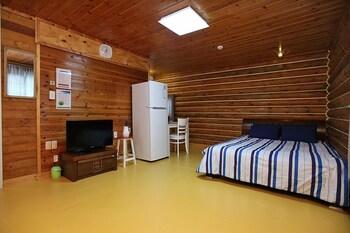 Muju Moon River Pension Guestroom