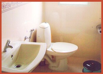 Jct Houseboat Bathroom