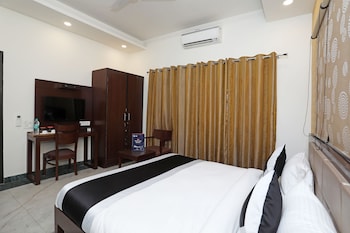 Oyo 11044 Hotel Tulip Suites Guestroom