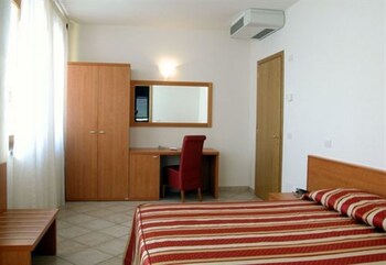 Luna Di Marzo Guestroom