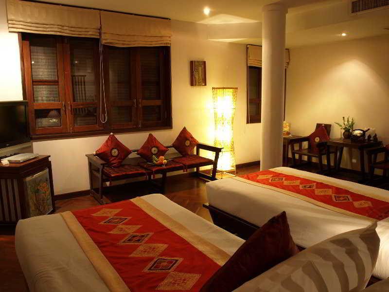 Indigo House Hotel Room
