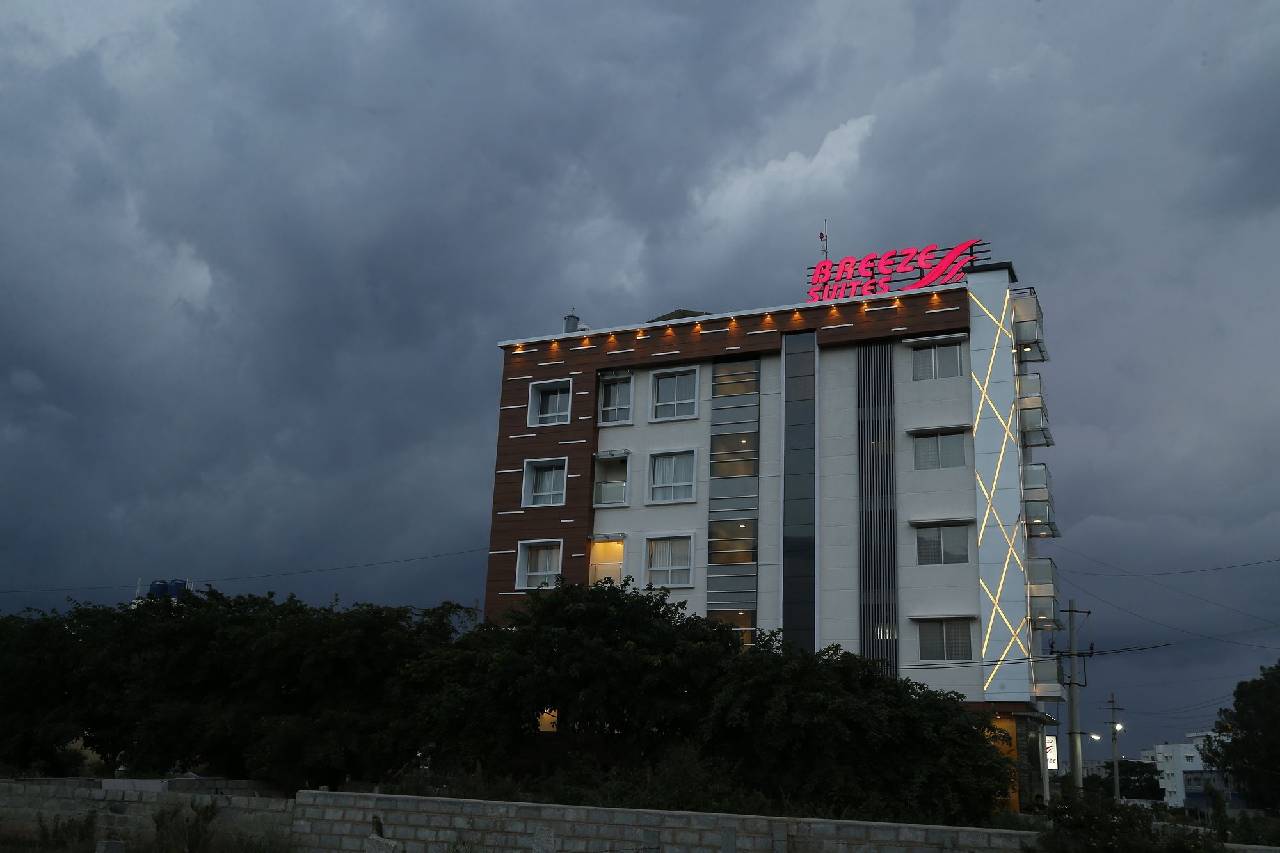 Breeze Suites 
