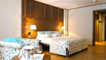 Savoia Palace Hotel Room Service - Dining
