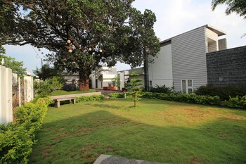 Leisure Vacations Cloud9 Garden