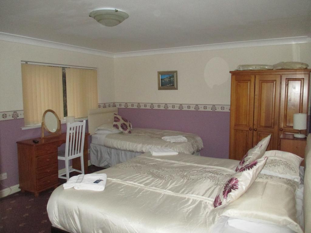 Bridgeside Guest House B And B 