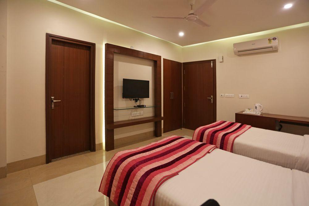 Fabhotel Zineb Sector 122 
