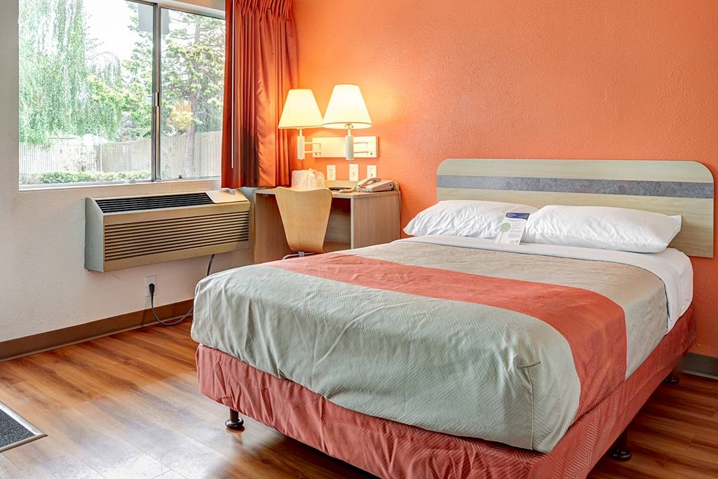 Motel 6 Portland Central (موتل ۶ پورتلاند سنترال) single