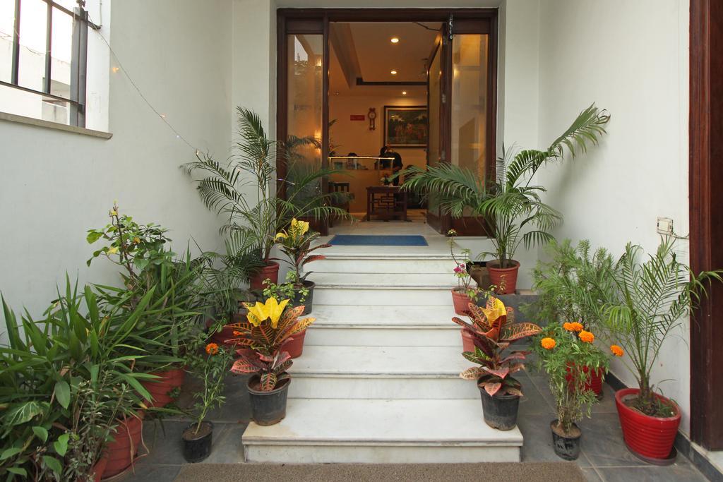 Mint Sarojville Suites 