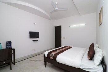 Oyo 11533 Hotel Green View Guestroom