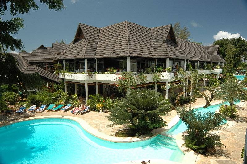 Travellers Beach Hotel & Club