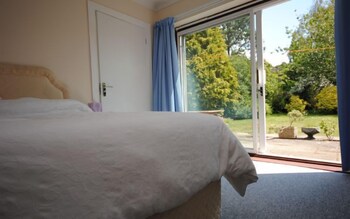 Still Waters Emsworth 205652 Guestroom