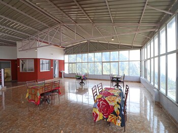 Oyo 15022 Snow Point Inn Breakfast Area