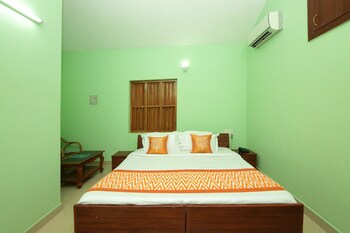 Oyo 8839 Near Vadackal Beach Road Guestroom