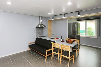 Muju Deogyu Mt. Forest Pension (موجو دئوگیو مت. فورست پانسیون) In-Room Dining