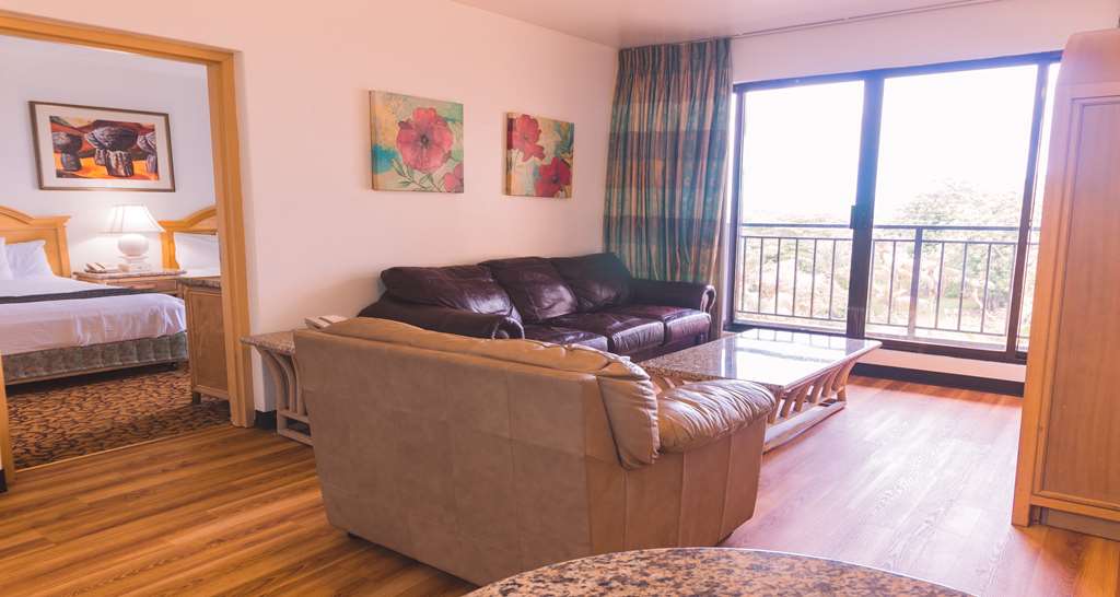 Surestay Hotel By Best Western Guam Airport South (سورستی هتل بای بست وسترن گوام ایرپورت اسوت) Executive Queen Living Room