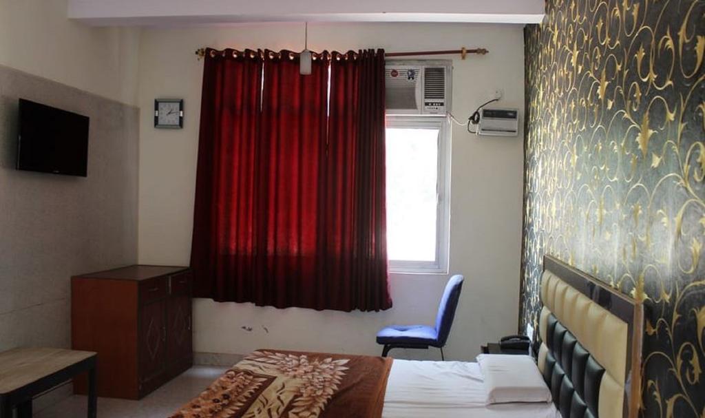 Hotel Apsara Haridwar (هتل آپسارا هاریدوار) 