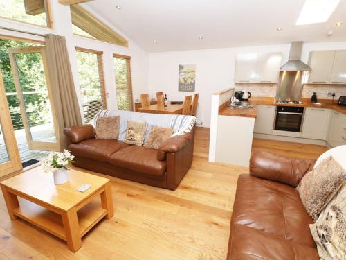 6 Streamside Looe 