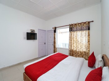 Oyo 15022 Snow Point Inn Guestroom