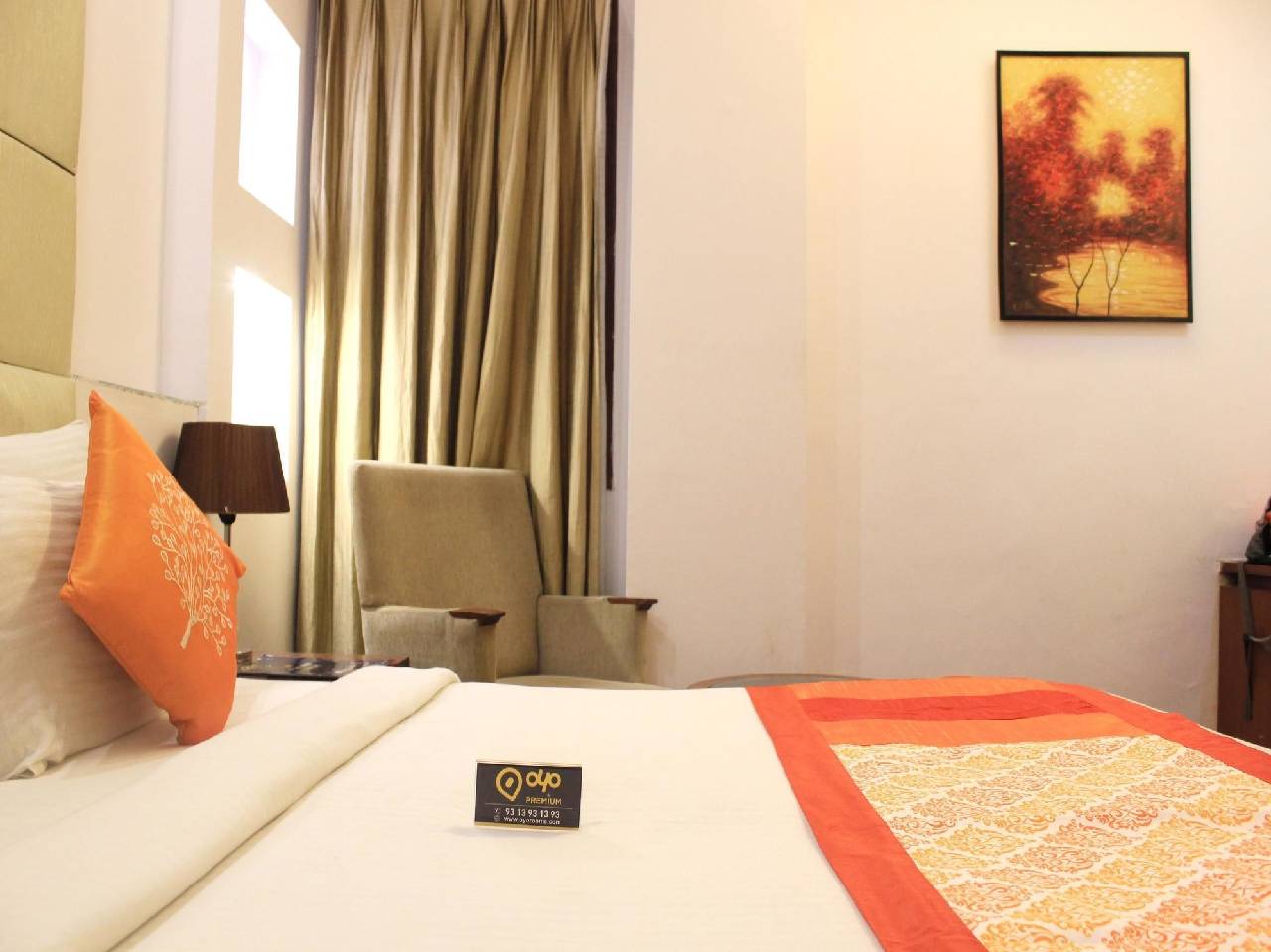 Oyo Premium Neelam Chowk 