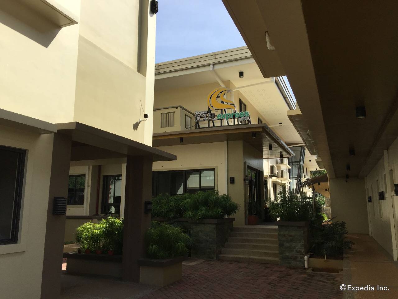 Coron Soleil Express Hotel (كورون سولیل اکسپرس هتل) 