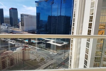 Aaa 3 Rooms 3 Bath Suite At The Signature Condo Hotel Balcony