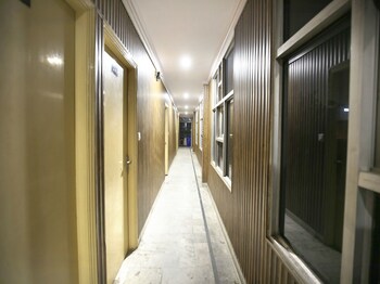 Oyo 966 Hotel Sallow International Hallway