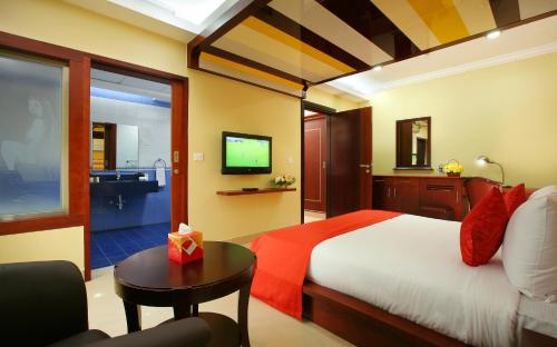 The Royale Gardens Hotel 