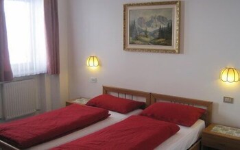 Chalet Pradat Guestroom