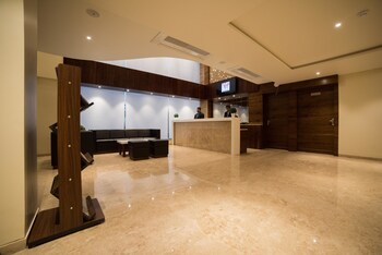 Hotel Virgo Sumeru Interior Entrance