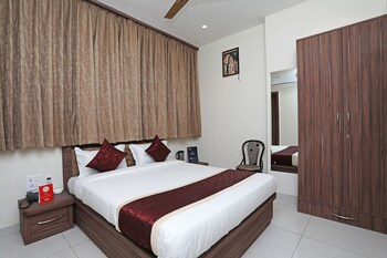 Oyo 10131 Hotel Raj Guestroom