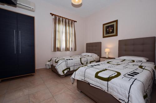 Oasis Deluxe Apartments 