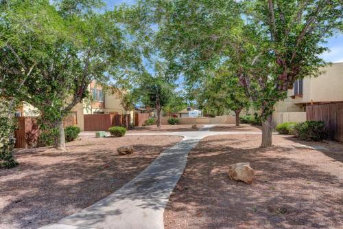 Luxury Townhouse Near The Strip Very Modern 