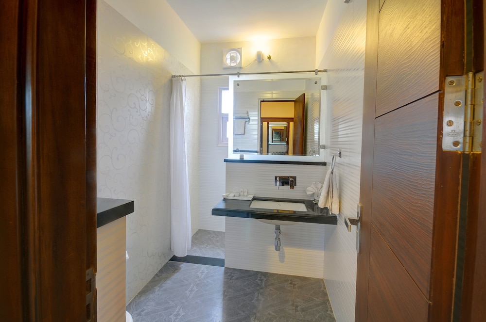 Hotel Chirag Bathroom
