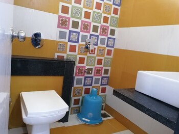 Hotel Laabh Bathroom
