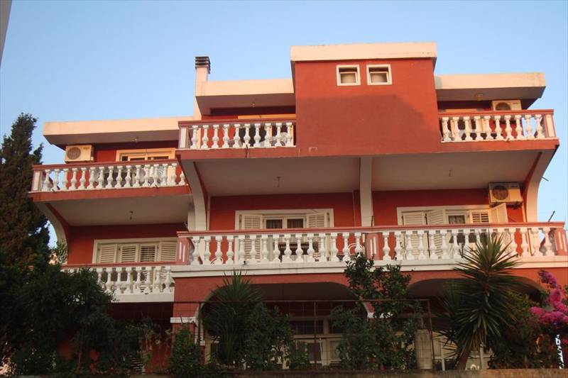 Alvanita Apartments 