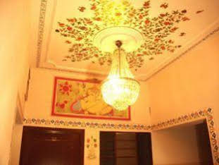 Hathroi Palace Guest House 