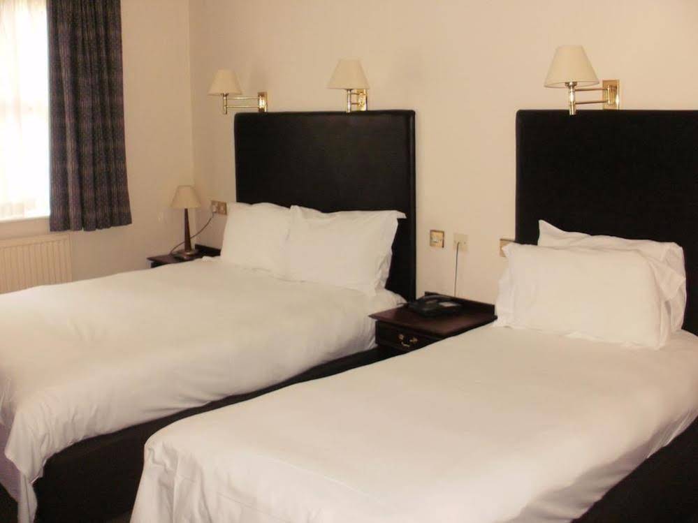 Highwayman Hotel (هایویمان هتل) 