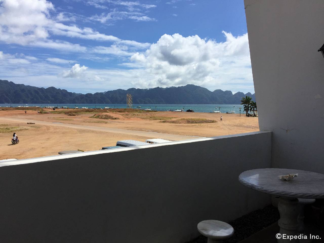 Coron Gateway Hotel & Suites (كورون گاتوی هتل و سوئیتس) 