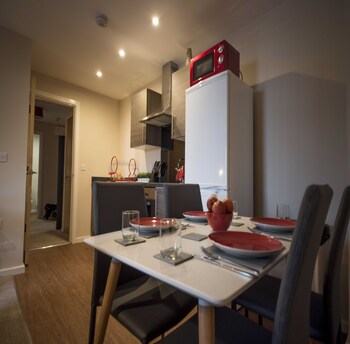 Centauri Apartments In Park Rise Guestroom
