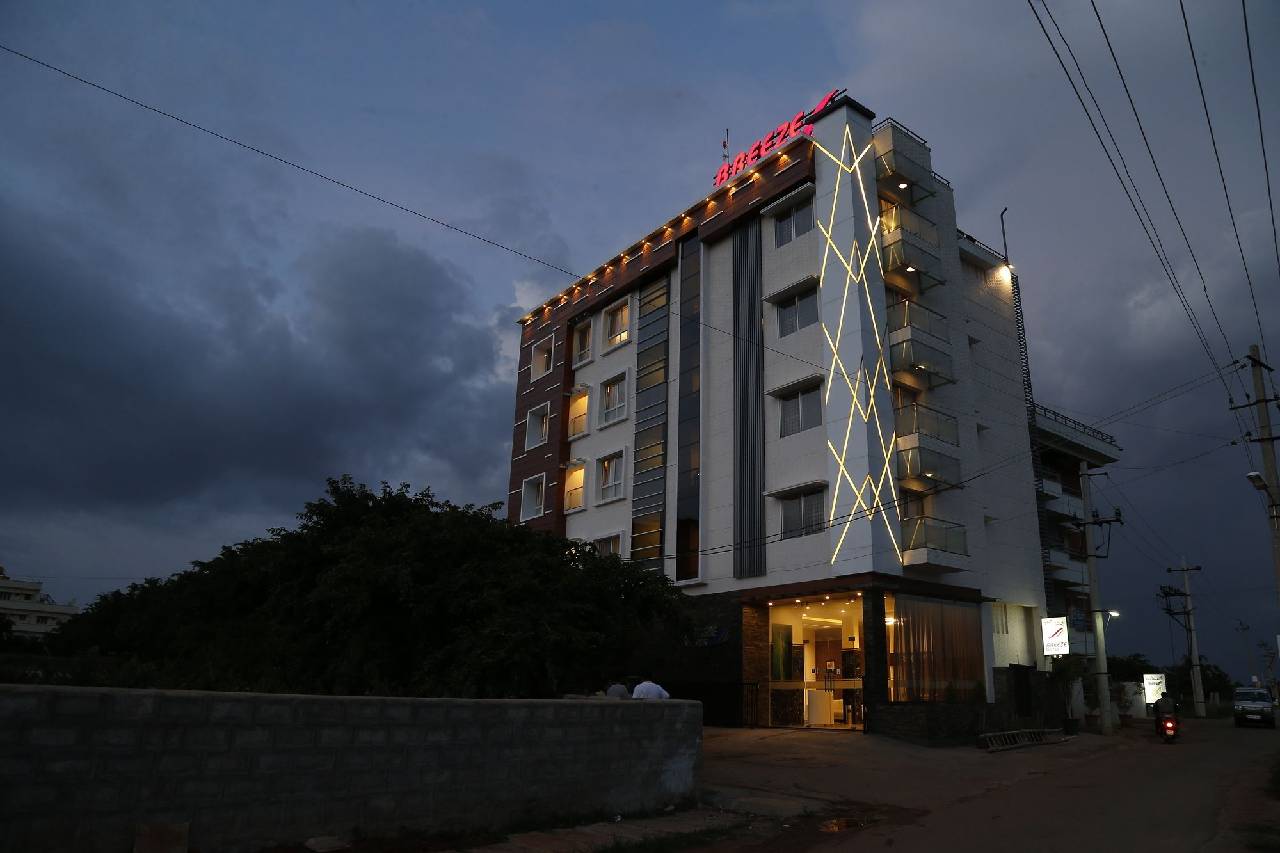 Breeze Suites 