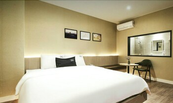 The Hotel Changwon Guestroom